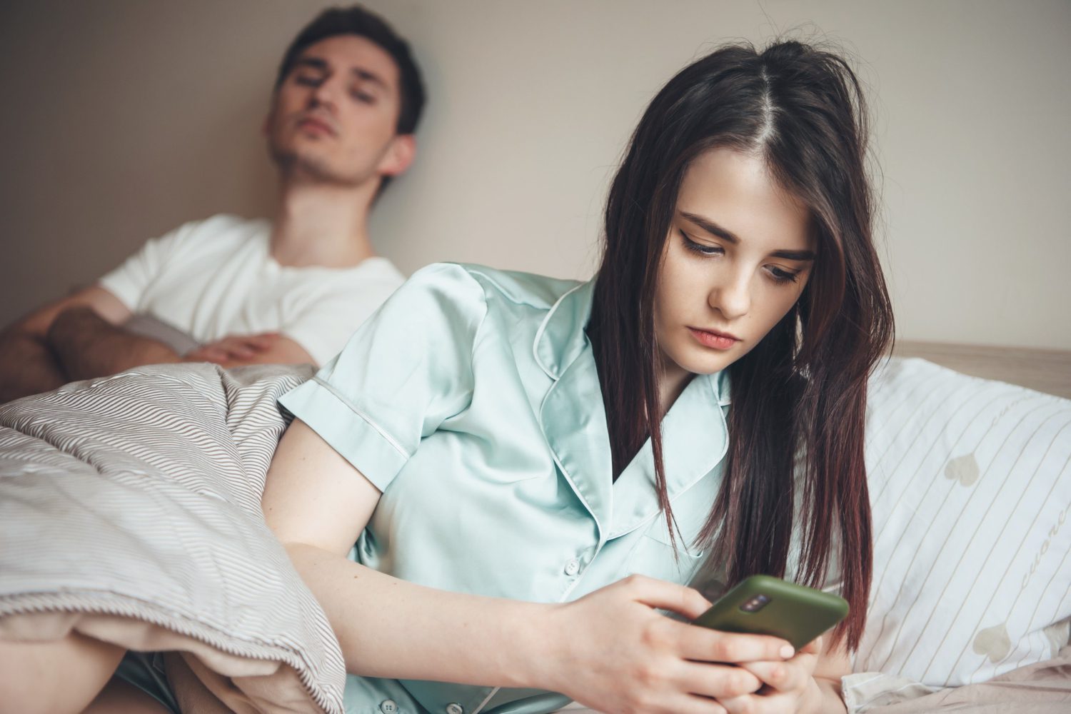 7 Characteristics Of A Cheating Woman (Red Flags You Must Know) 34 8 Characteristics Of A Cheating Woman (Red Flags You Must Know)