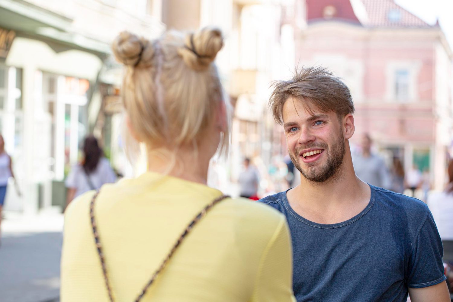 How To Keep The Conversation Going With A Woman (The Echo Effect Trick) 34 How To Keep The Conversation Going With A Woman (The Echo Effect Trick)