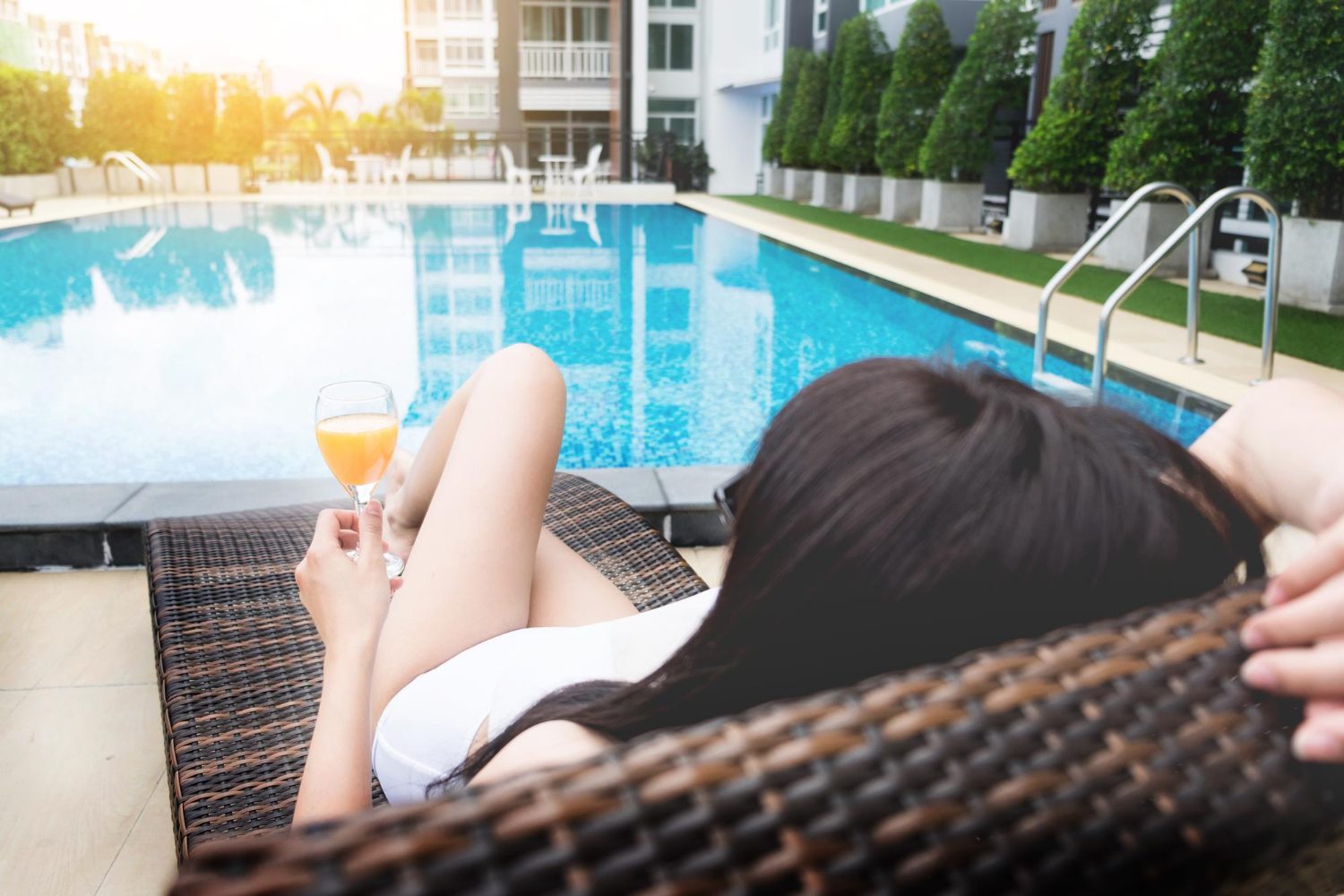 How To Pick Up A Girl At The Pool — Without Being Creepy Or Obvious 26 How To Pick Up A Girl At The Pool — Without Being Creepy Or Obvious