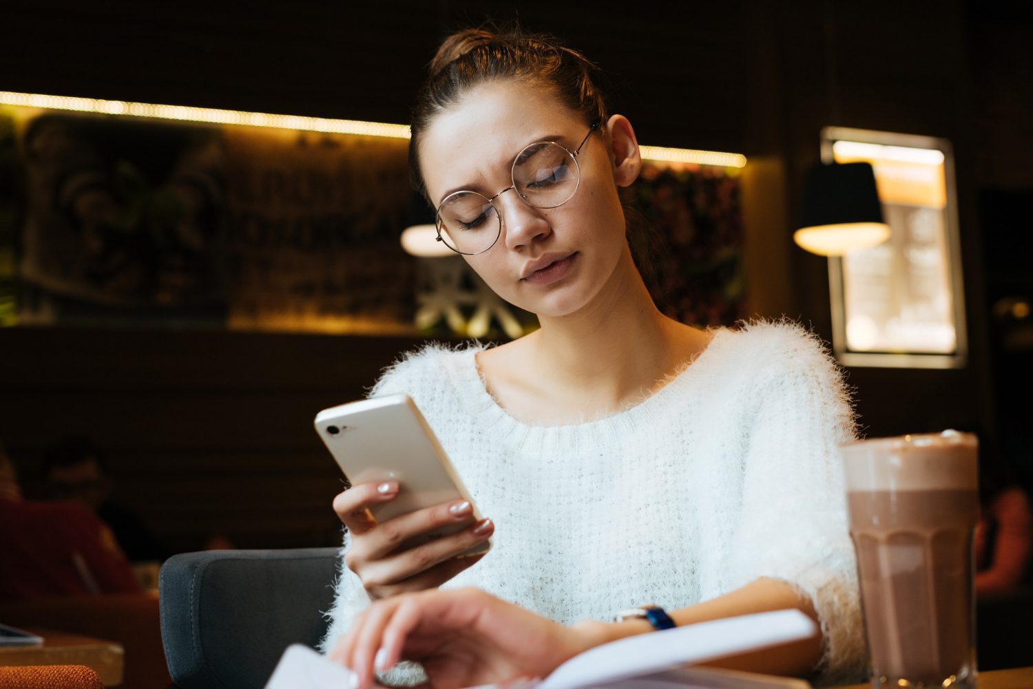 How To Ask A Girl Out Over Text — Without Looking Awkward Or Desperate 54 How To Ask A Girl Out Over Text — Without Looking Awkward Or Desperate