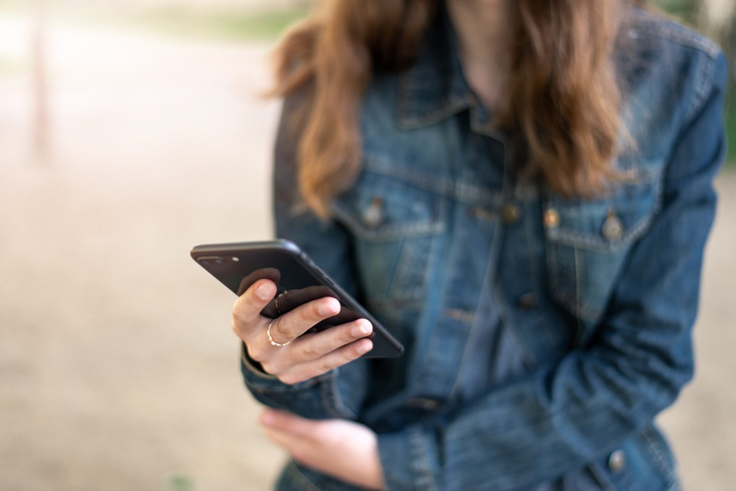 How To Ask A Girl Out Over Text — Without Looking Awkward Or Desperate 50 How To Ask A Girl Out Over Text — Without Looking Awkward Or Desperate