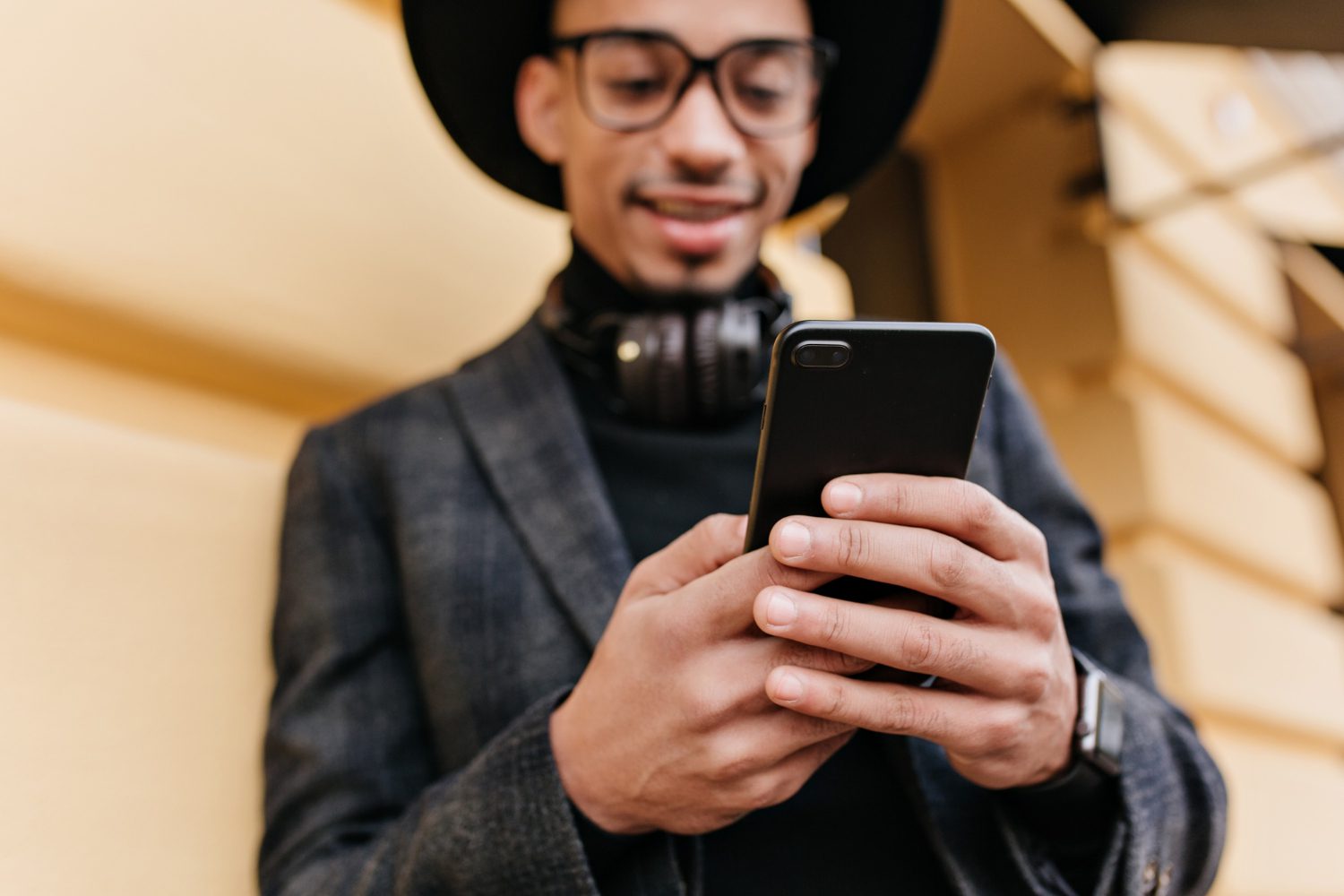 She Only Texts When She Needs Something? Here’s How To Regain The Power 18 She Only Texts When She Needs Something? Here’s How To Regain The Power