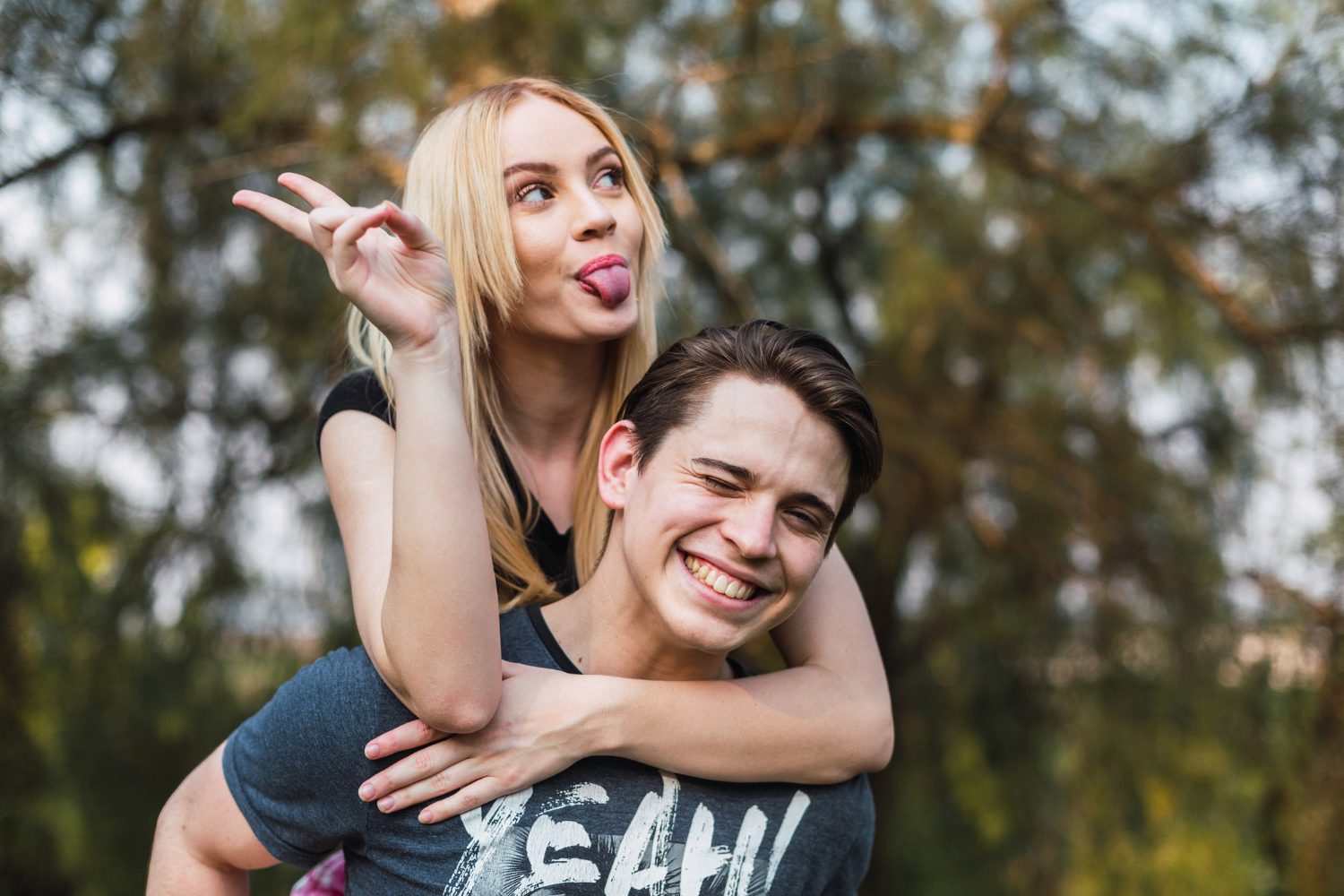 20 Brutal Signs You’re Deep In The Friend Zone (And Don’t Even Know It) 53 20 Brutal Signs You’re Deep In The Friend Zone (And Don’t Even Know It)