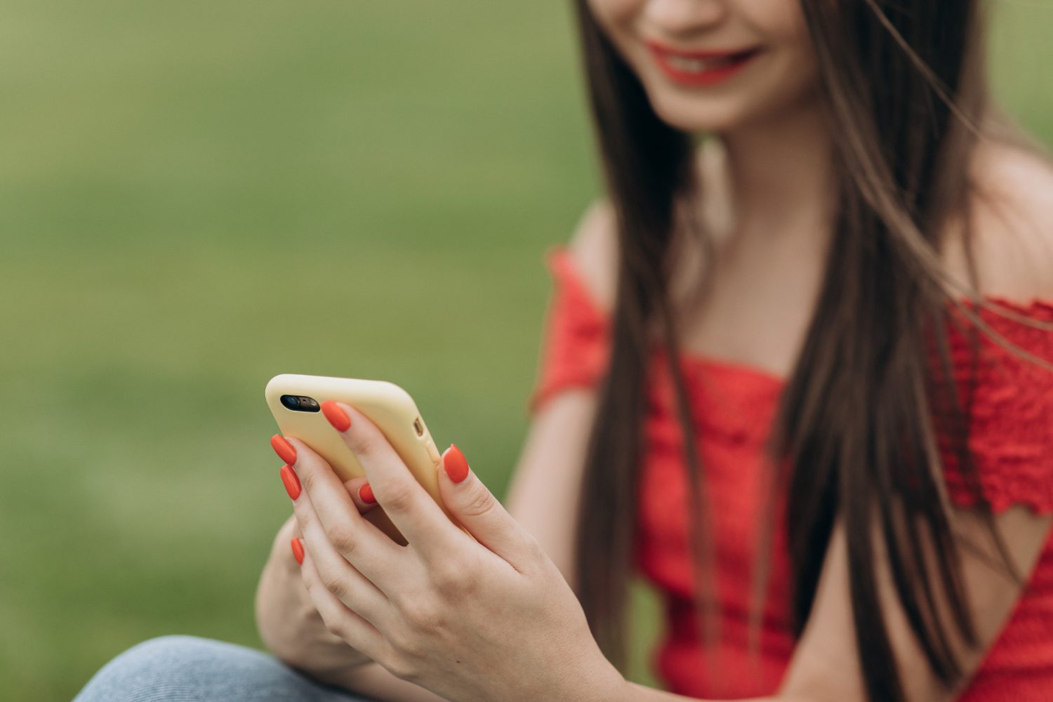 How To Make A Girl Text First — Using Subtle Triggers That Create Curiosity 13 How To Make A Girl Text First — Using Subtle Triggers That Create Curiosity