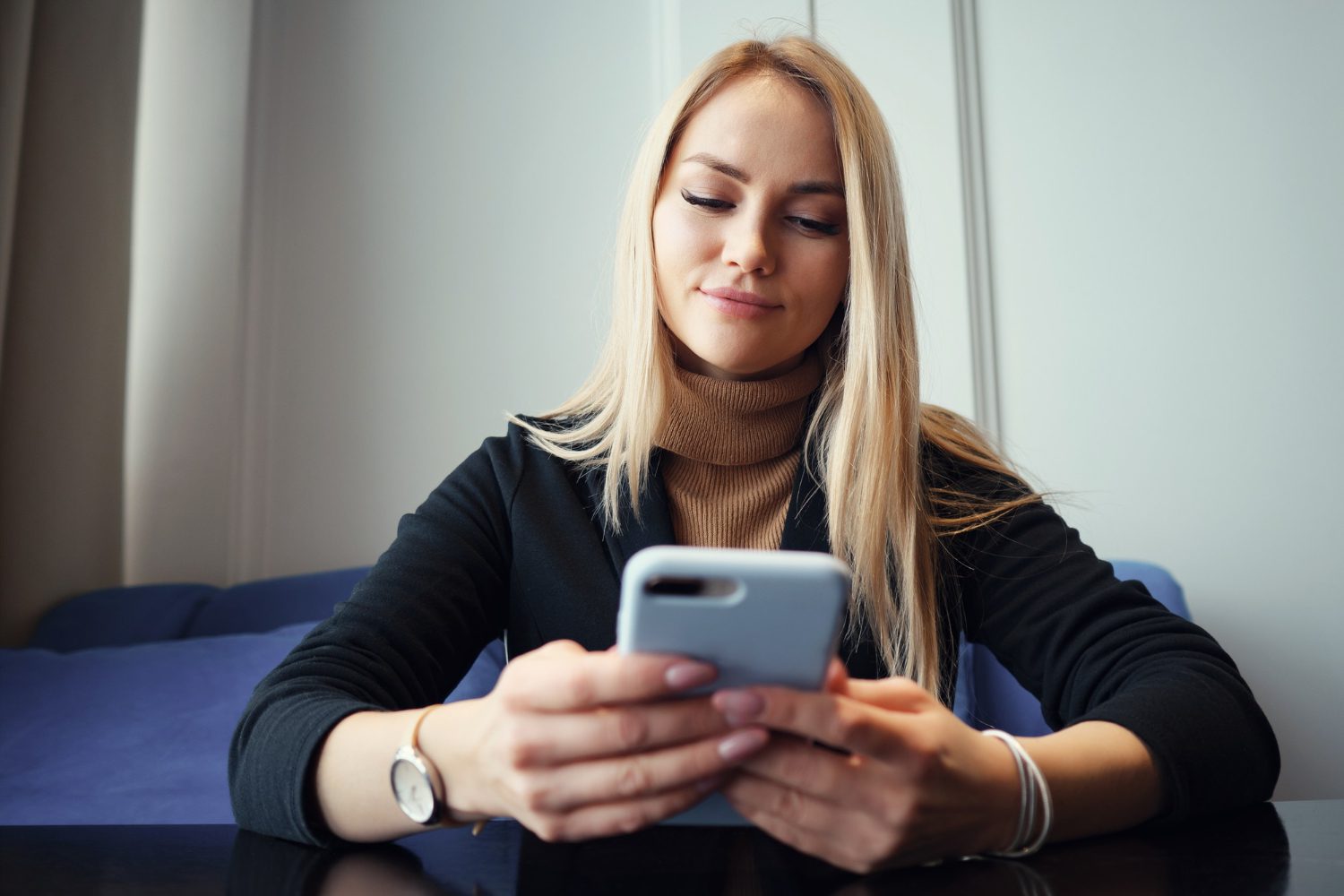 How To Drive A Girl Crazy Over Text — Psychological Triggers That Work 13 How To Drive A Girl Crazy Over Text — Psychological Triggers That Work