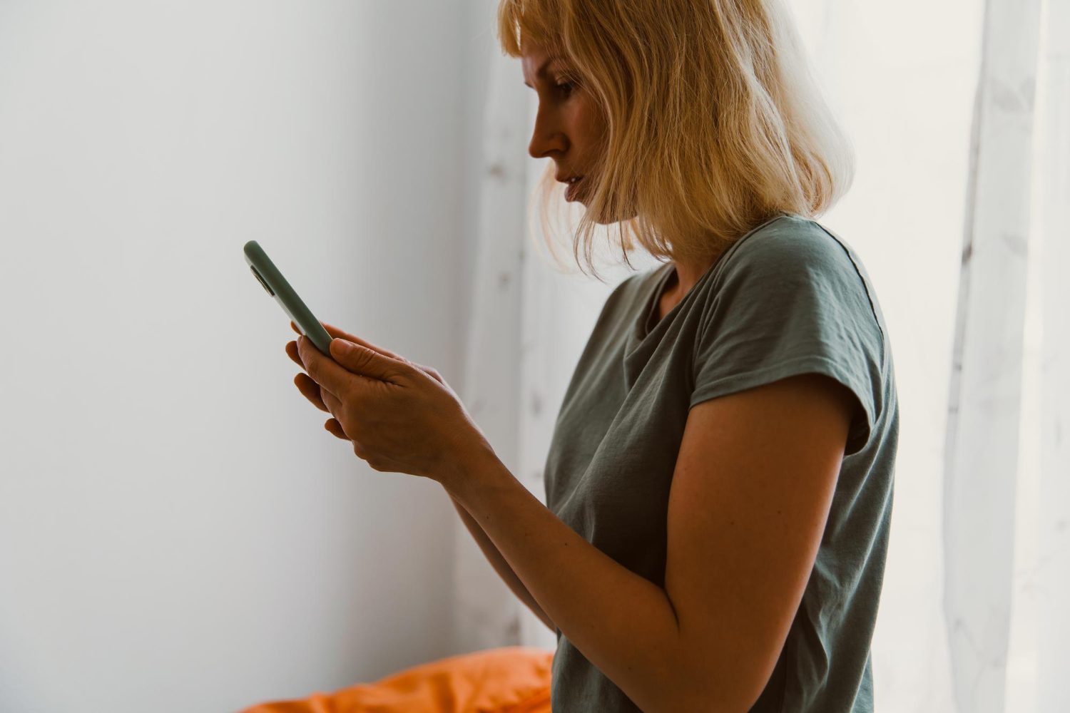 How To Drive A Girl Crazy Over Text — Psychological Triggers That Work 17 How To Drive A Girl Crazy Over Text — Psychological Triggers That Work