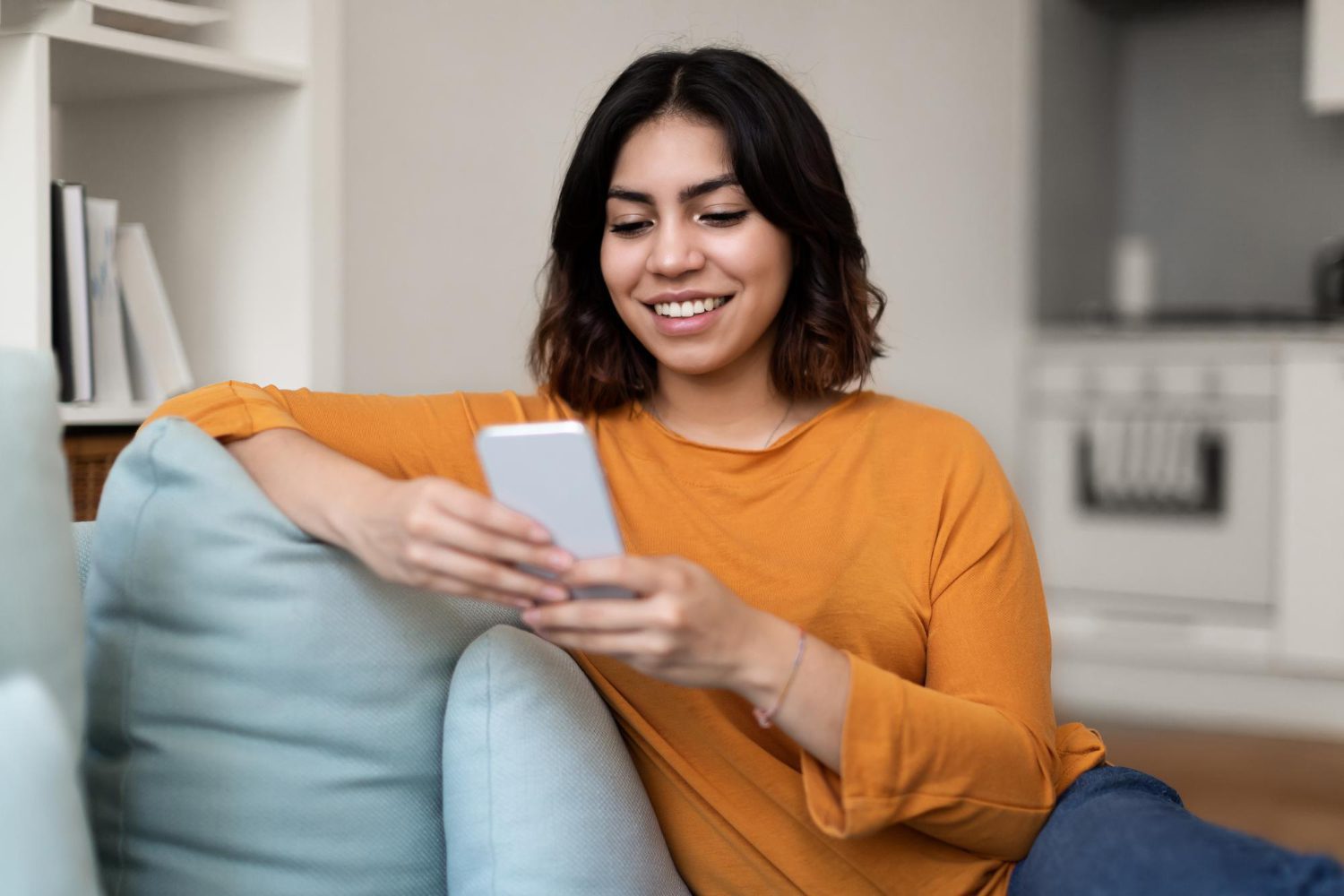 How To Keep A Girl Hooked Over Text — Without Looking Desperate Or Boring 29 How To Keep A Girl Hooked Over Text — Without Looking Desperate Or Boring