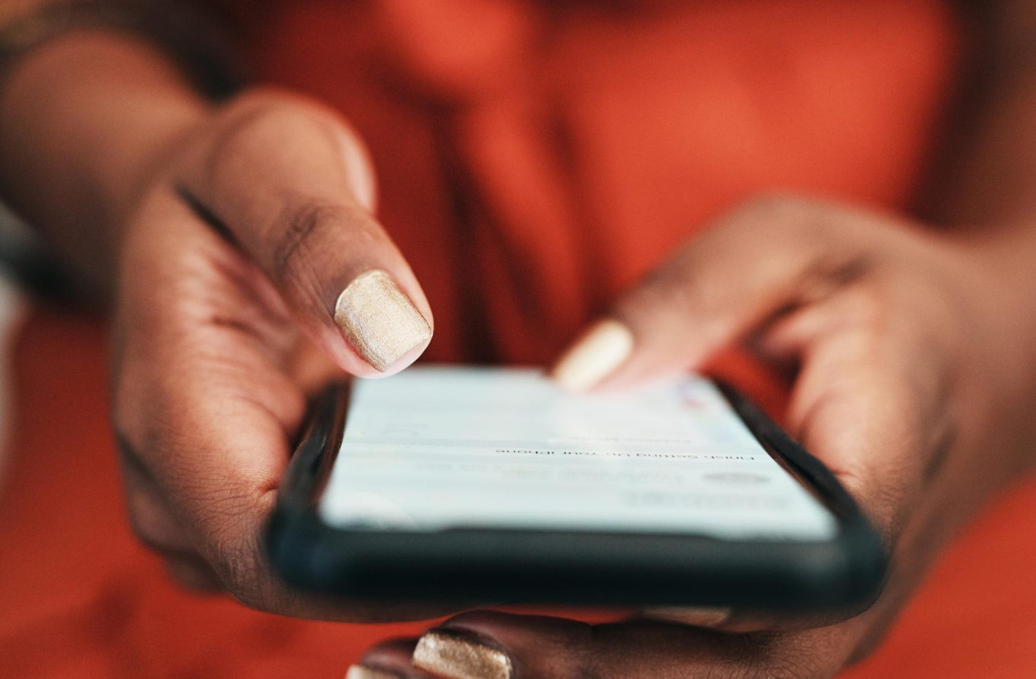 Flirty Texting With Women — What To Say To Spark Desire And Keep Her Hooked 34 Flirty Texting With Women — What To Say To Spark Desire And Keep Her Hooked