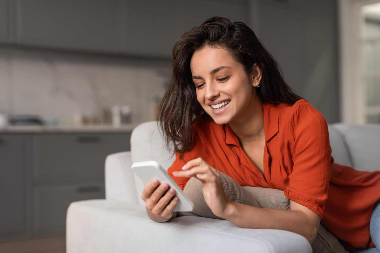 Flirty Texts To Send A Girl — That Make Her Laugh, Lean In, And Fantasize 16 Flirty Texts To Send A Girl — That Make Her Laugh, Lean In, And Fantasize