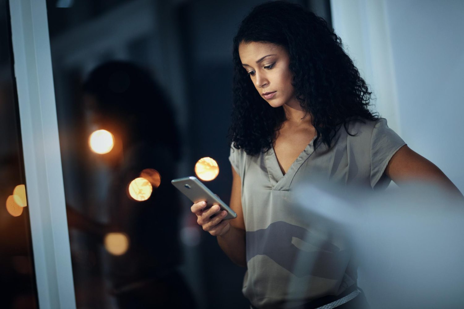How Often Should You Text Her? The Secret Frequency That Makes Women Chase 44 How Often Should You Text Her? The Secret Frequency That Makes Women Chase