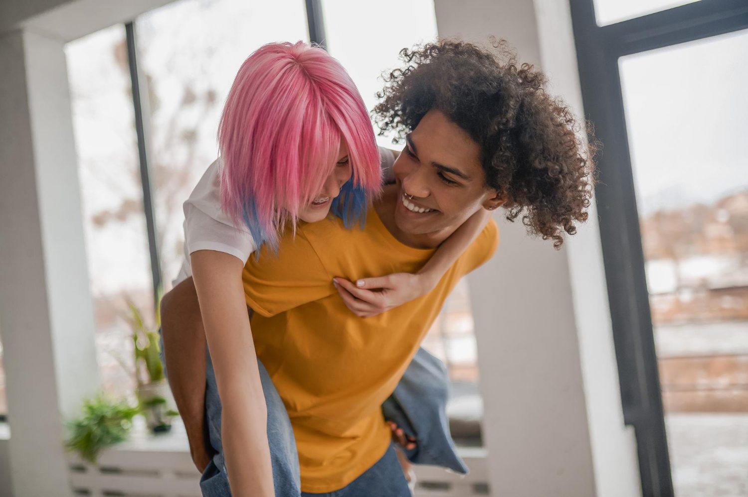 7 Subtle Ways Women Friend Zone Weak Or Clueless Men (Without Saying A Word) 25 7 Subtle Ways Women Friend Zone Weak Or Clueless Men (Without Saying A Word)