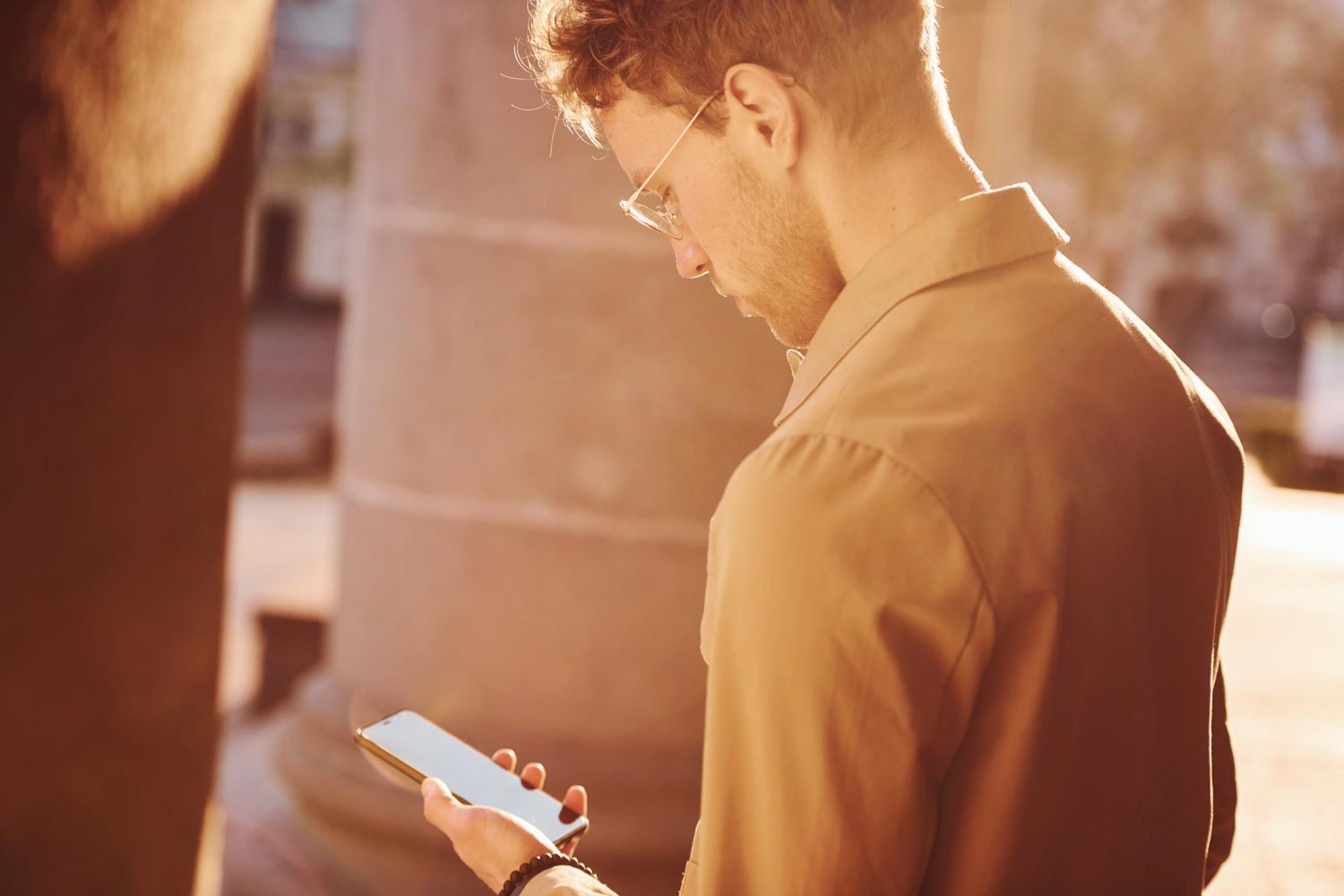 What To Text Someone Who’s Pushing You Away — Without Sounding Weak 28 What To Text Someone Who’s Pushing You Away — Without Sounding Weak