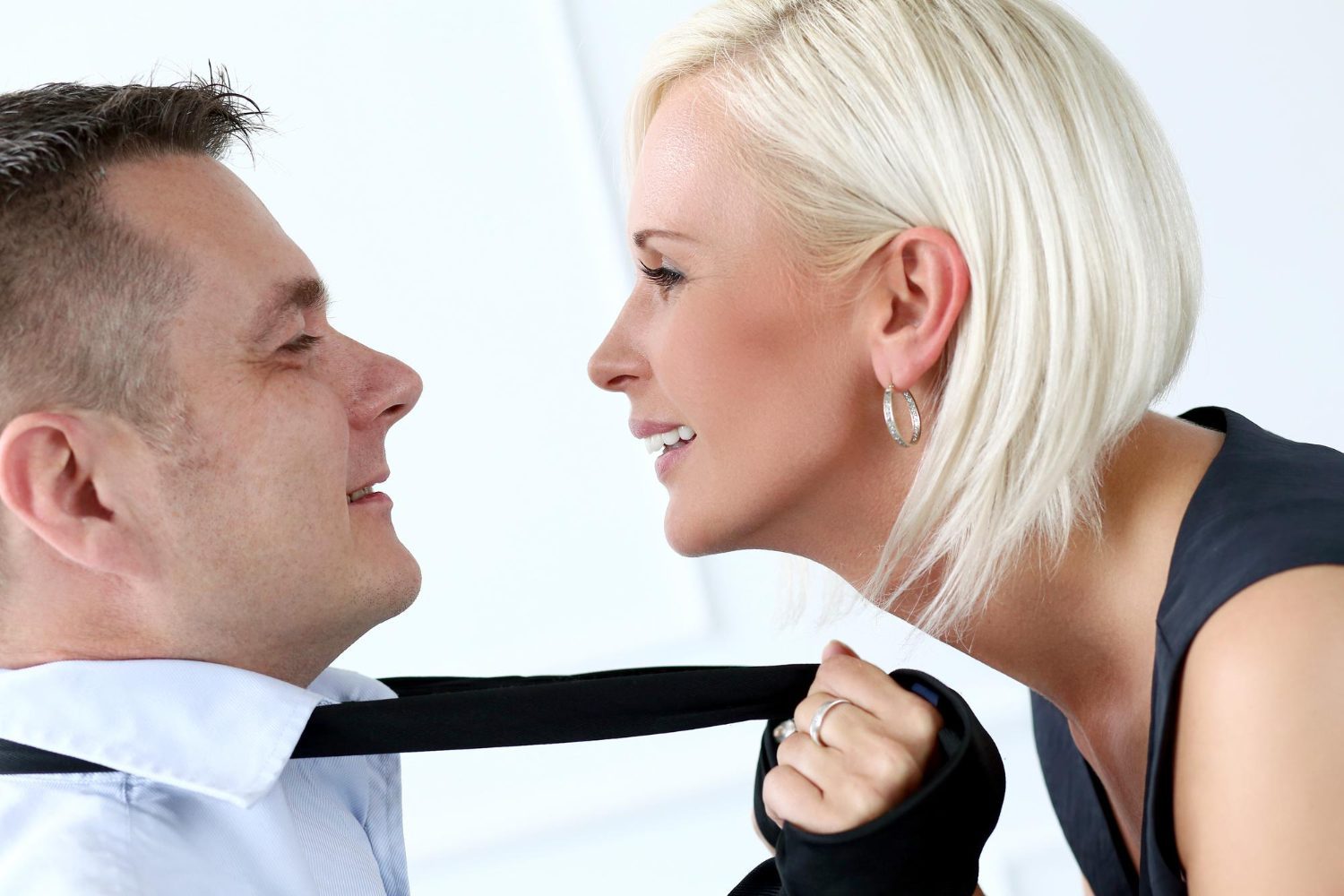 How Women Manipulate Men — And How To Flip The Power Dynamic 35 Man Emotionally Confused By Hidden Manipulation From Woman In Relationship.