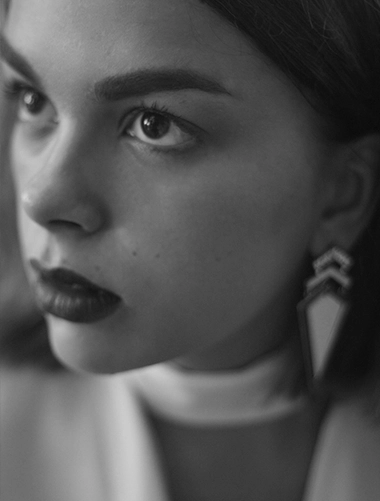 Mastering The 13 Female Personality Archetypes: The Ultimate Blueprint For Advanced Seduction 71 Confident, Knowledgeable Woman In A Professional Setting, Representing The Expert Archetype With Her Poised And Intellectual Presence.