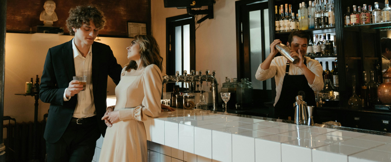 Mastering Assumptions In Seduction: Make Women Chase You 26 A Man Using Assumptions In Seduction To Spark Attraction Whit A Woman