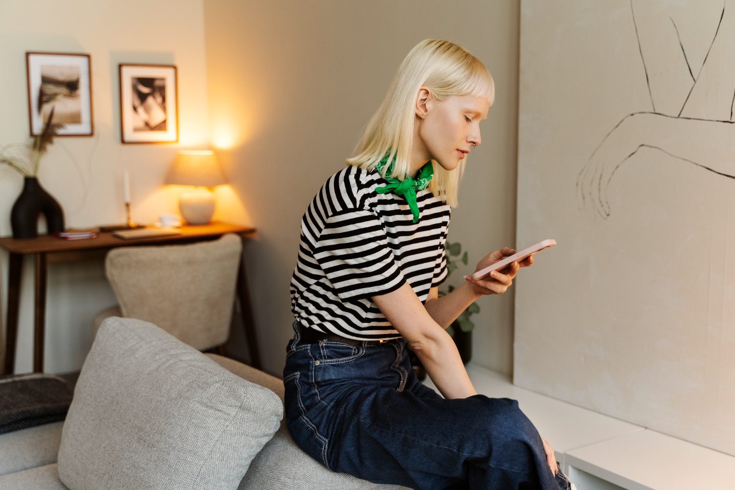 How To Ask A Girl Out Over Text — Without Looking Awkward Or Desperate 48 How To Ask A Girl Out Over Text — Without Looking Awkward Or Desperate