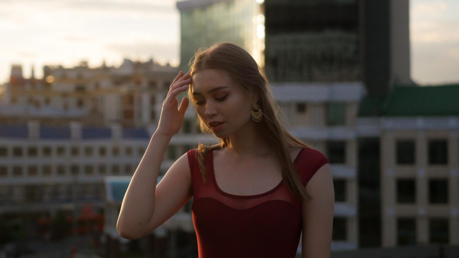 Signs A Girl Is Inexperienced (But Secretly Curious About You) 33 Signs A Girl Is Inexperienced (But Secretly Curious About You)