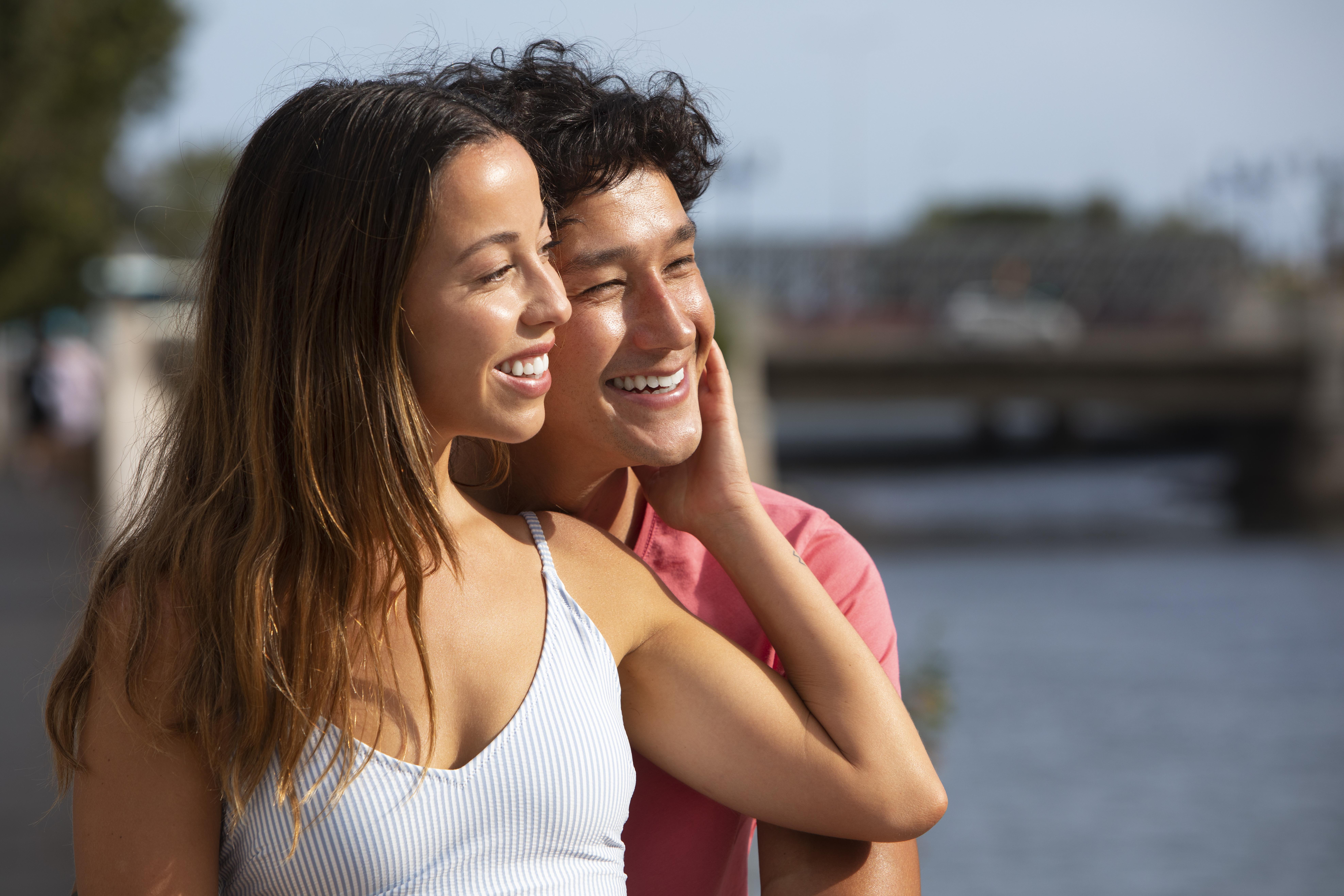 How To Make Your Girlfriend Happy Using The “Contrast” Mind Trick 12 How To Make Your Girlfriend Happy Using The “Contrast” Mind Trick