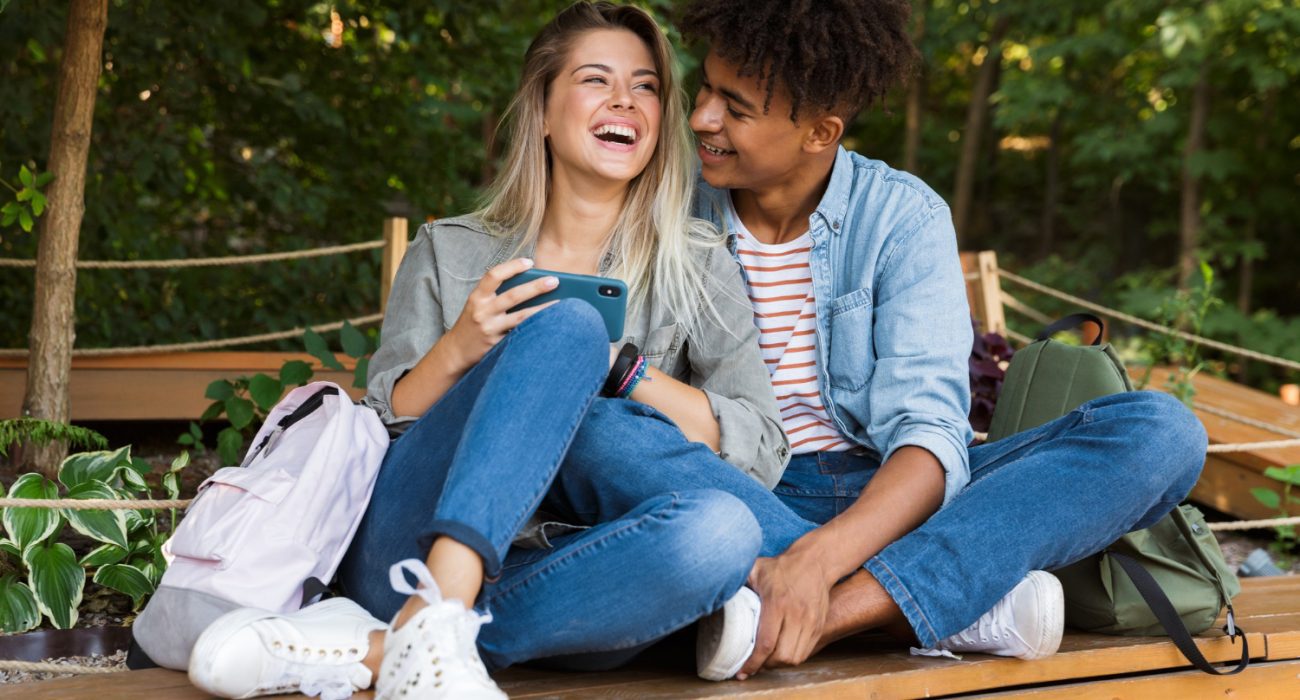 20 Brutal Signs You’re Deep in the Friend Zone (And Don’t Even Know It)