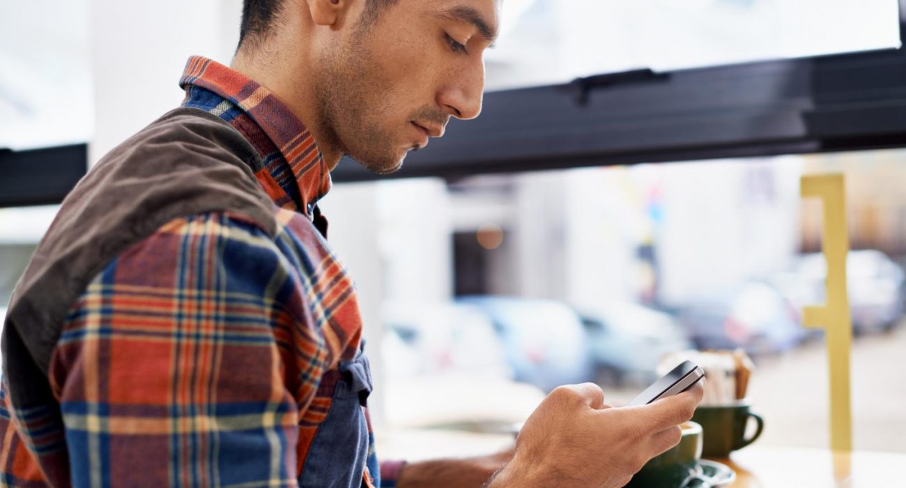 How Often Should You Text Her? The Secret Frequency That Makes Women Chase