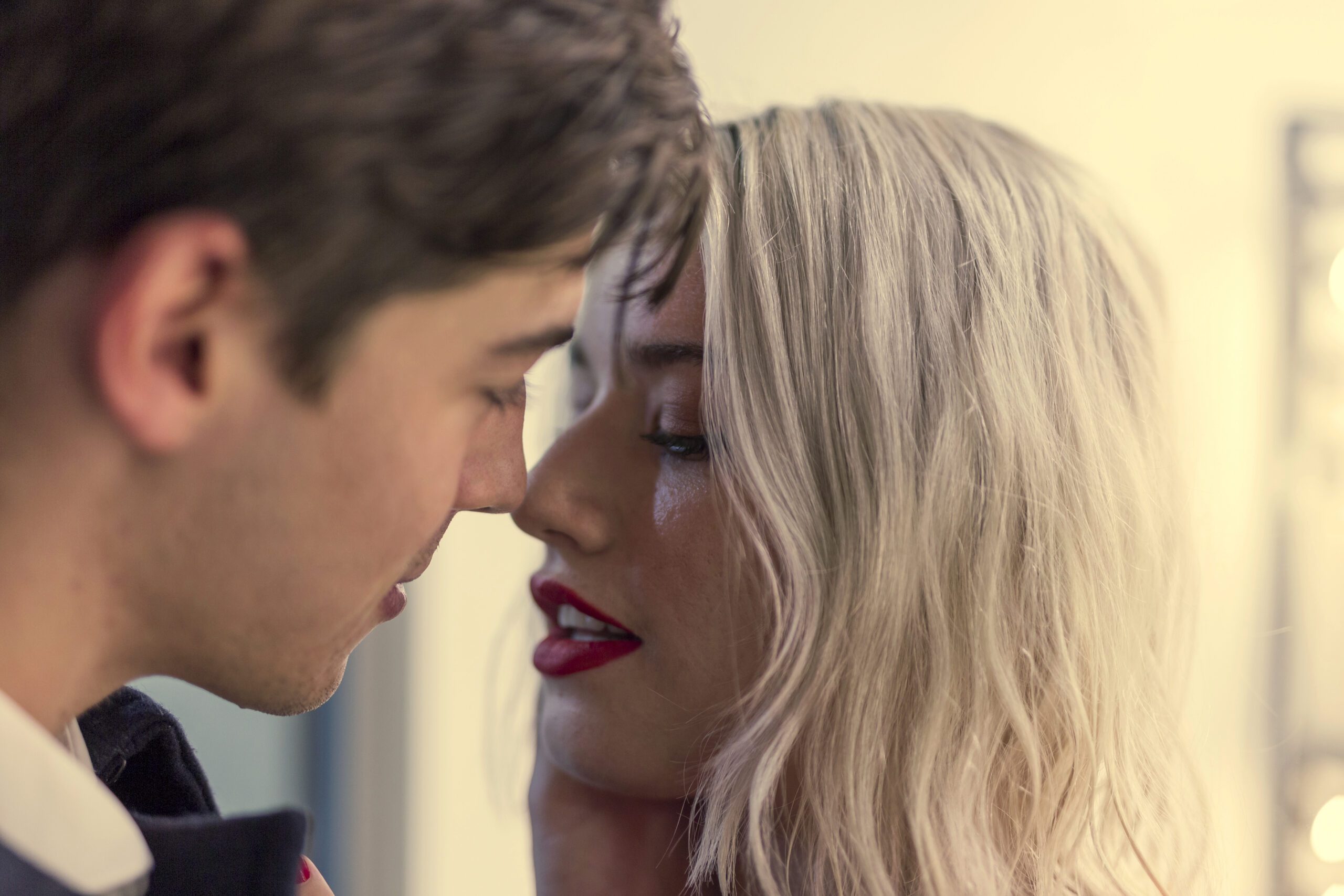 3 NLP Techniques to Easily Seduce Any Woman